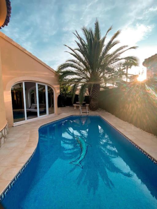 Impresionante Villa Con Piscina - Oliva Nova Exterior photo