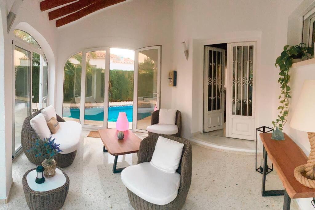 Impresionante Villa Con Piscina - Oliva Nova Exterior photo